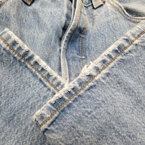 Levi's 501 Original Fit Rigid Denim Jeans in Athens Crown Medium Wash Size 28x30 - Picture 16 of 16